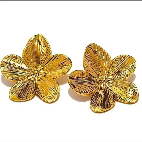 Vintage Gold Flower Earrings - Picture 4 of 5